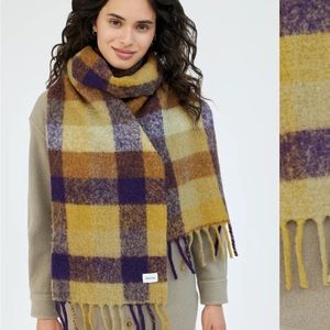 Wilfred Geneva scarf. Blue and  yellow . Wool